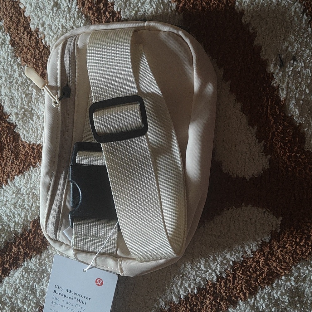 Fashion rep Lululemon belt bag nwt - Picture 2 of 9